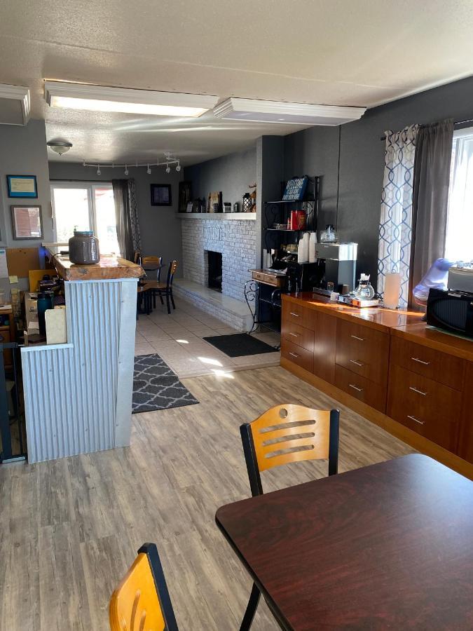 Deer Lodge Motel Сандэнс Экстерьер фото