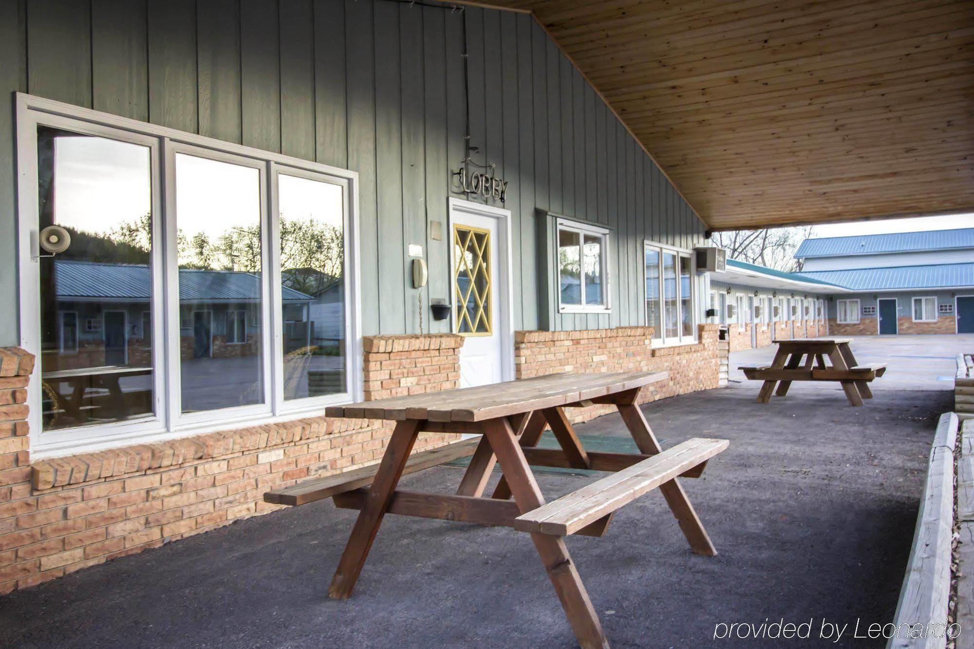 Deer Lodge Motel Сандэнс Экстерьер фото
