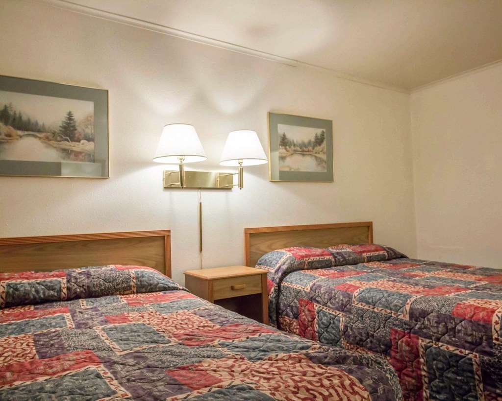 Deer Lodge Motel Сандэнс Номер фото